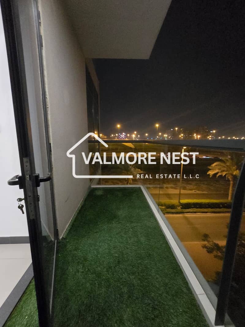 Spacious I Prime location I Balcony View