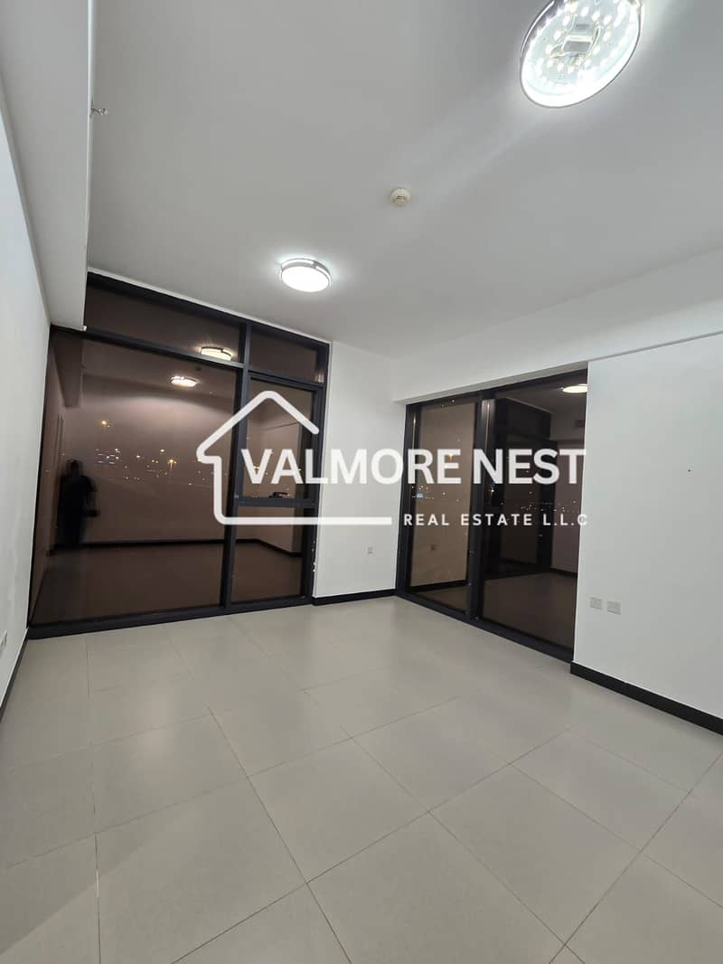 Spacious I Prime location I Balcony View