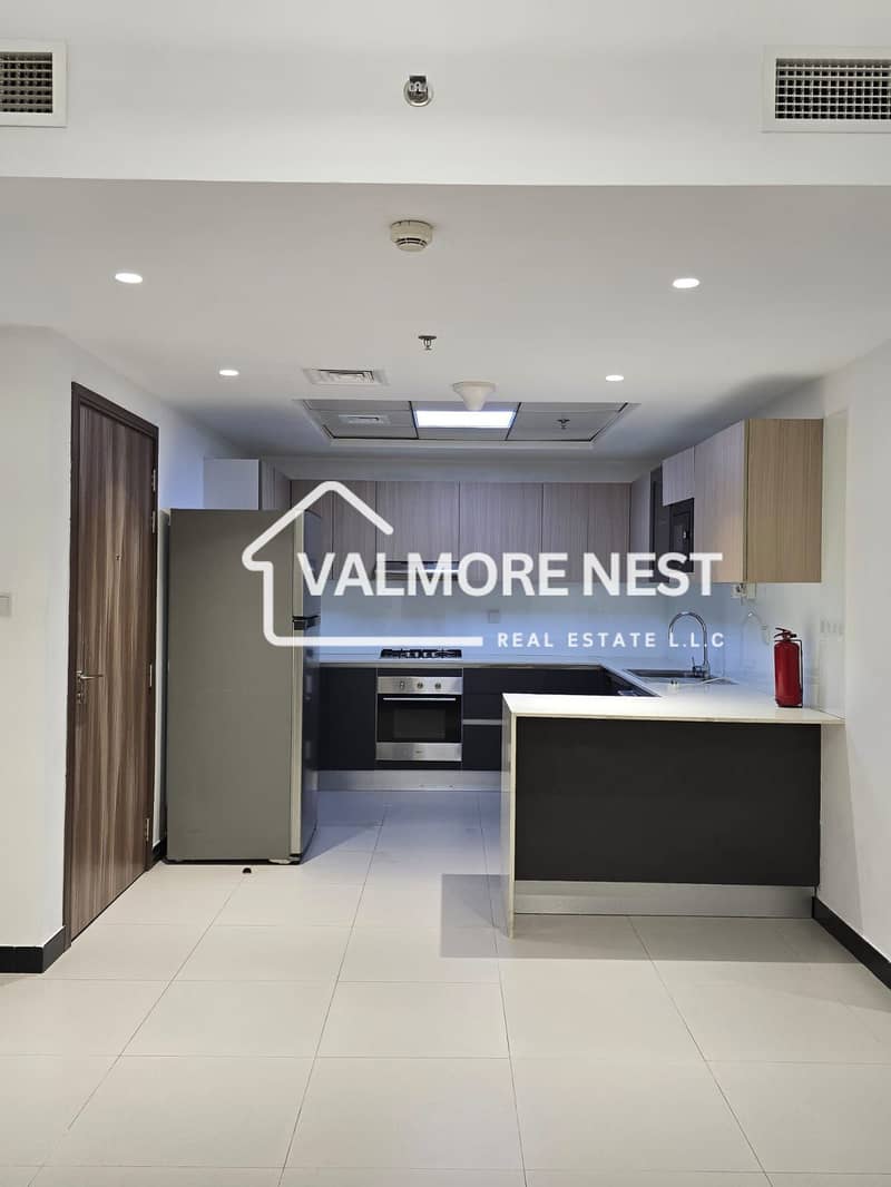 Spacious I Prime location I Balcony View