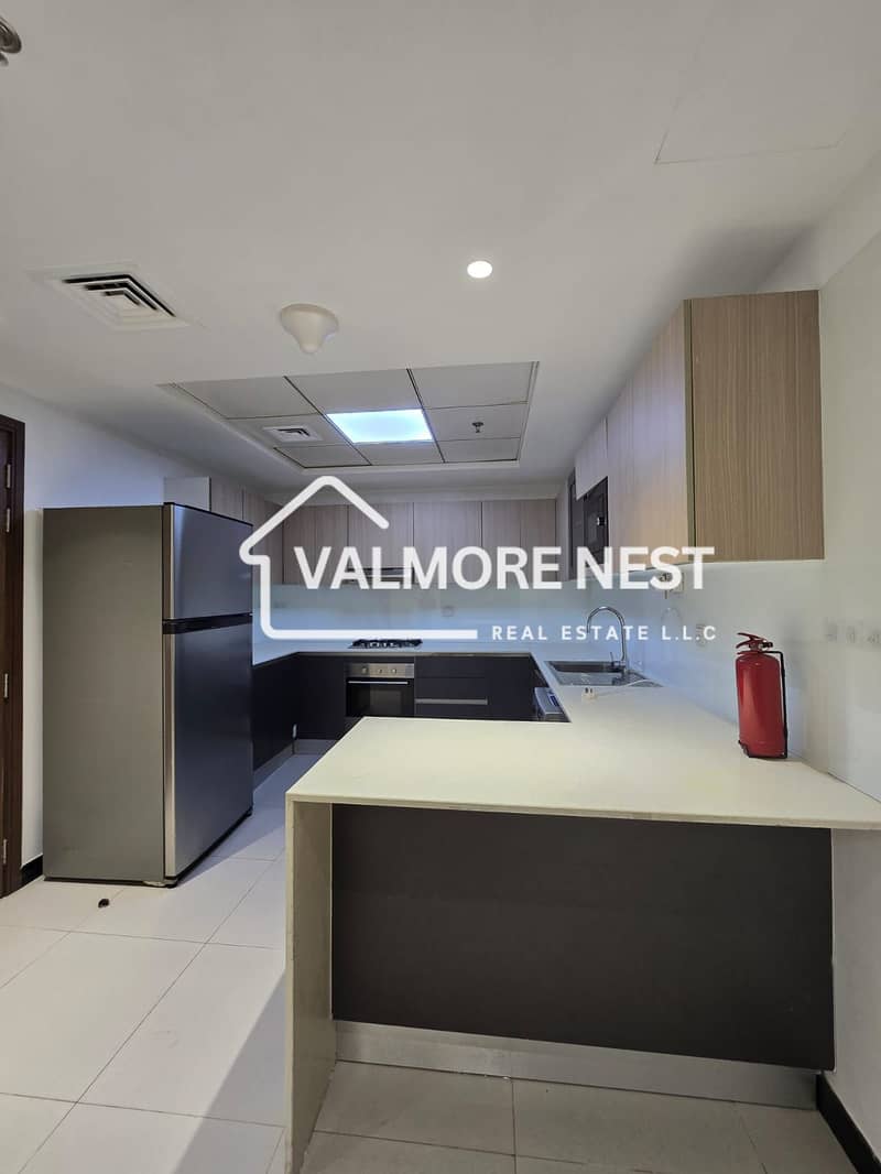 Spacious I Prime location I Balcony View - Image 10