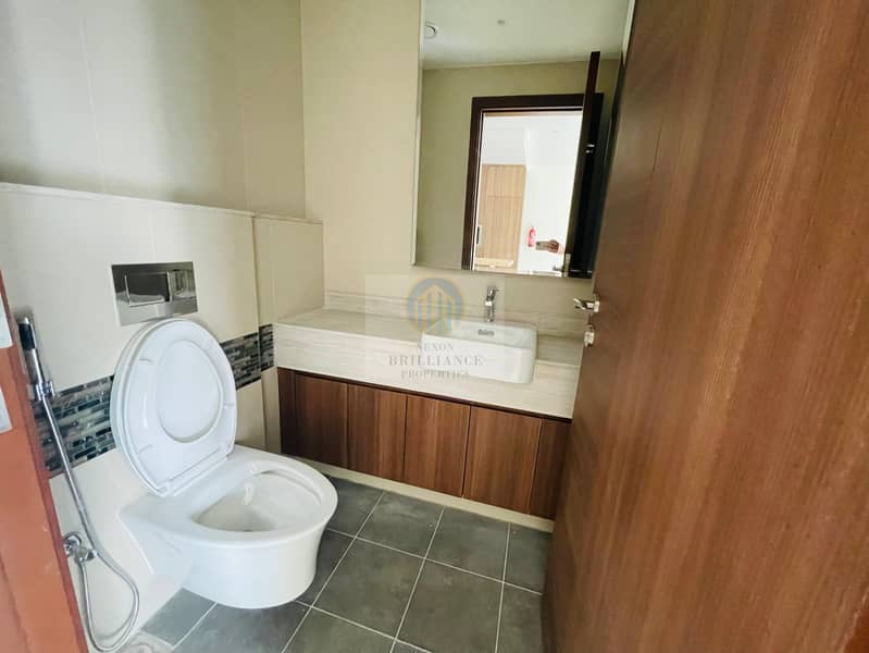 Elegant 1BR Brand New | Balcony | Burj Khalifa Community | Downtown - Image 15