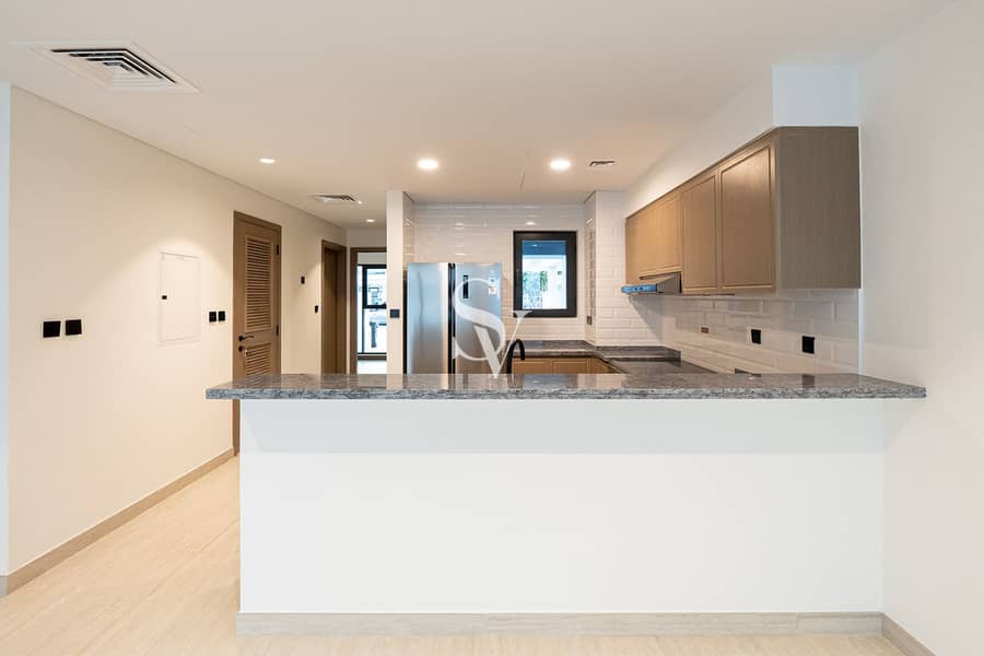 2 mins walk Close to Park | Single Row | Spacious