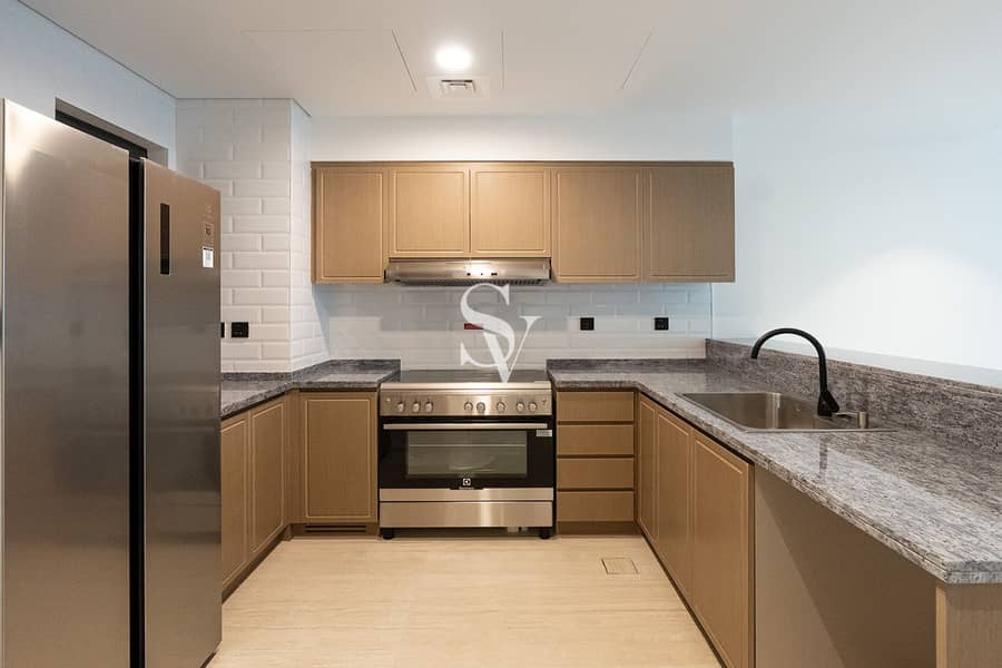 2 mins walk Close to Park | Single Row | Spacious