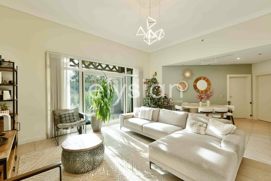 Upgraded | Vacant | Direct Beach Access