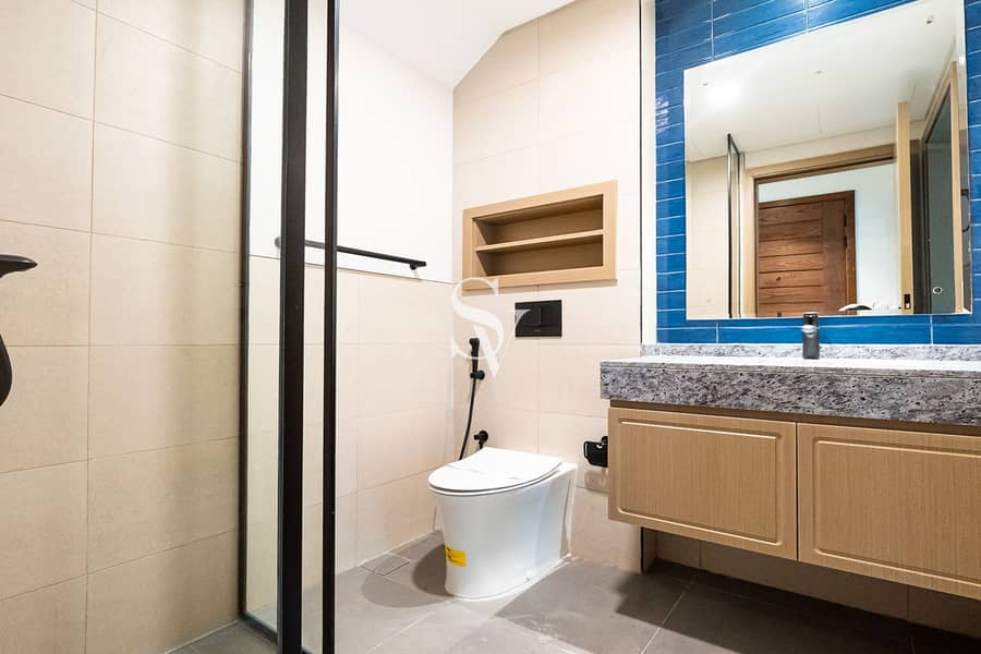 2 mins walk Close to Park | Single Row | Spacious - Image 6