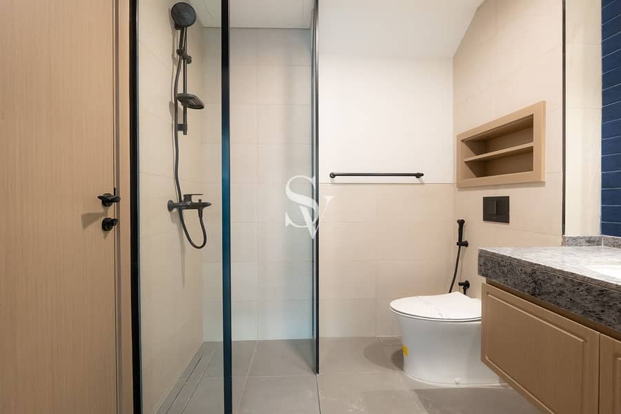 2 mins walk Close to Park | Single Row | Spacious - Image 8