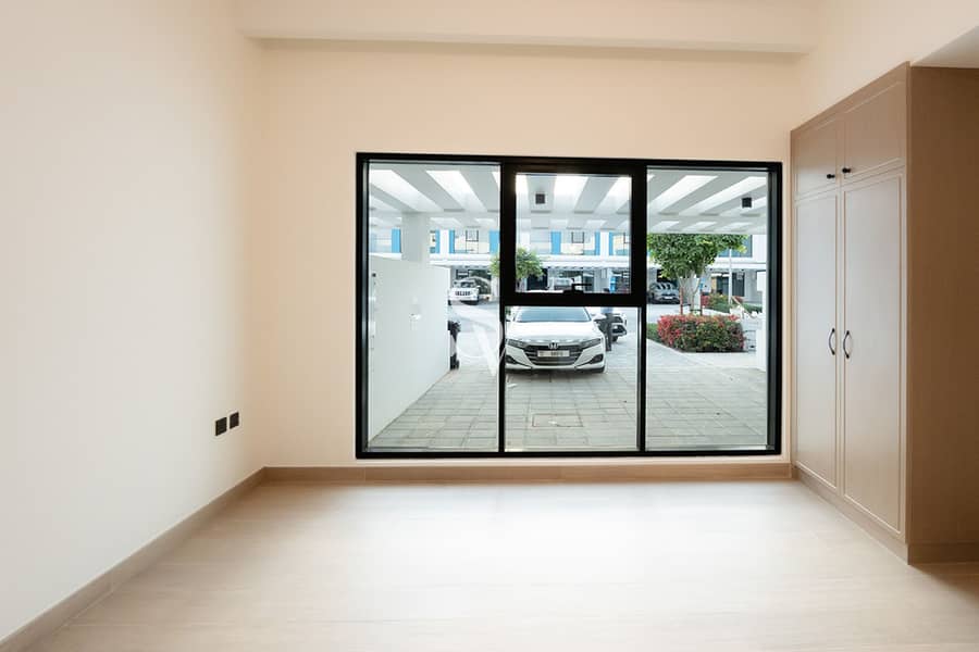 2 mins walk Close to Park | Single Row | Spacious - Image 9