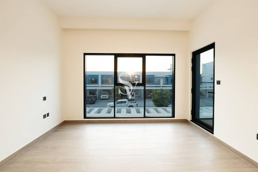 2 mins walk Close to Park | Single Row | Spacious - Image 13