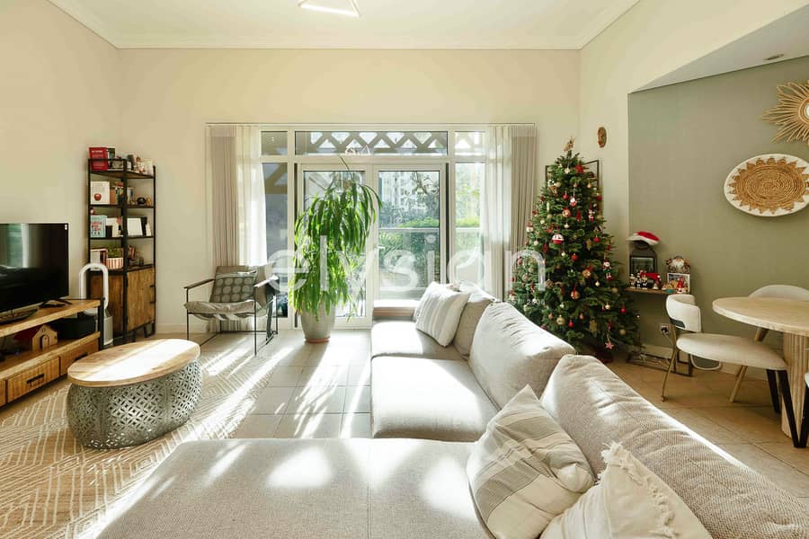 Upgraded | Vacant | Direct Beach Access