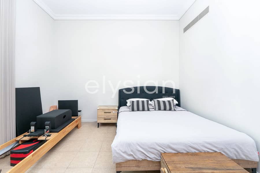 Upgraded | Vacant | Direct Beach Access - Image 9