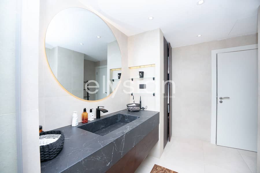 Upgraded | Vacant | Direct Beach Access - Image 10