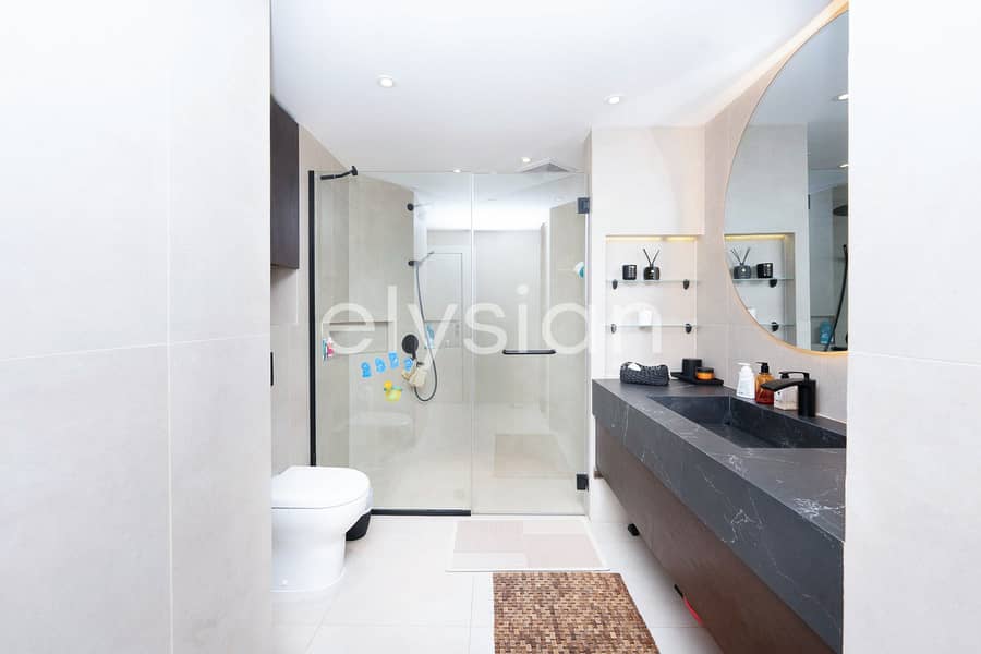 Upgraded | Vacant | Direct Beach Access - Image 11