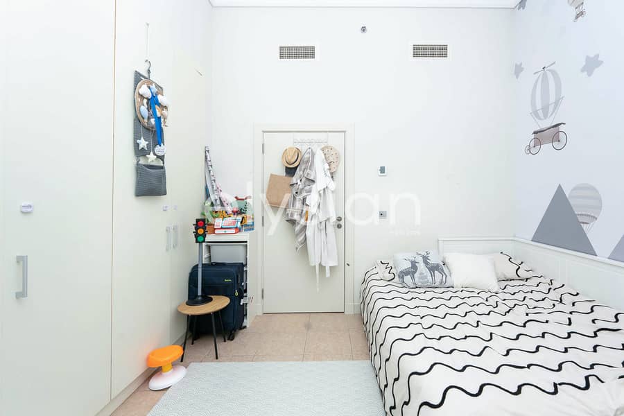 Upgraded | Vacant | Direct Beach Access - Image 12