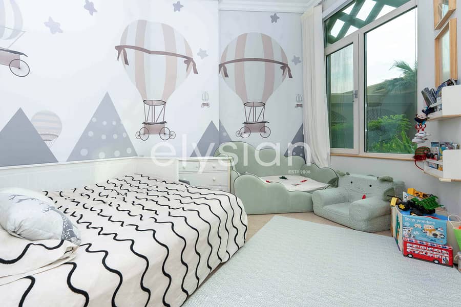 Upgraded | Vacant | Direct Beach Access - Image 13