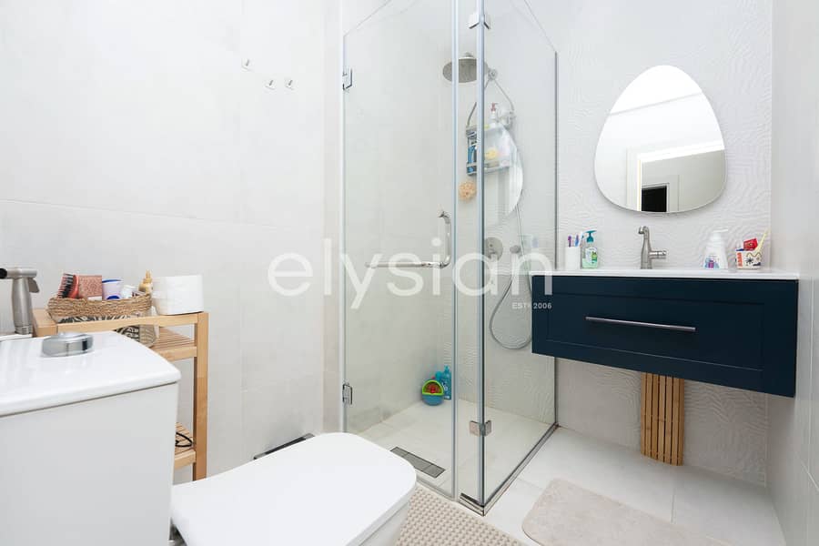 Upgraded | Vacant | Direct Beach Access - Image 14