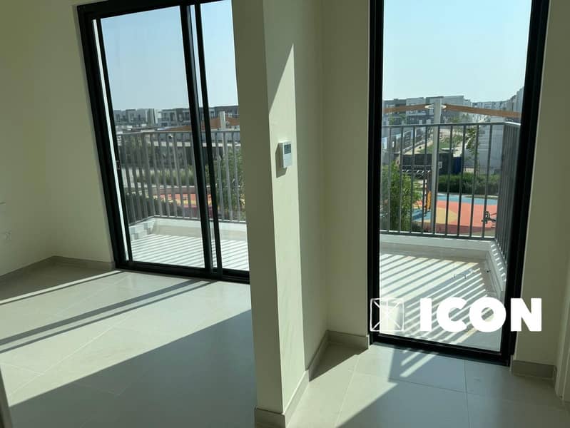 Vacant Now | Close to Pool & Park | Partial Single Row - Image 6