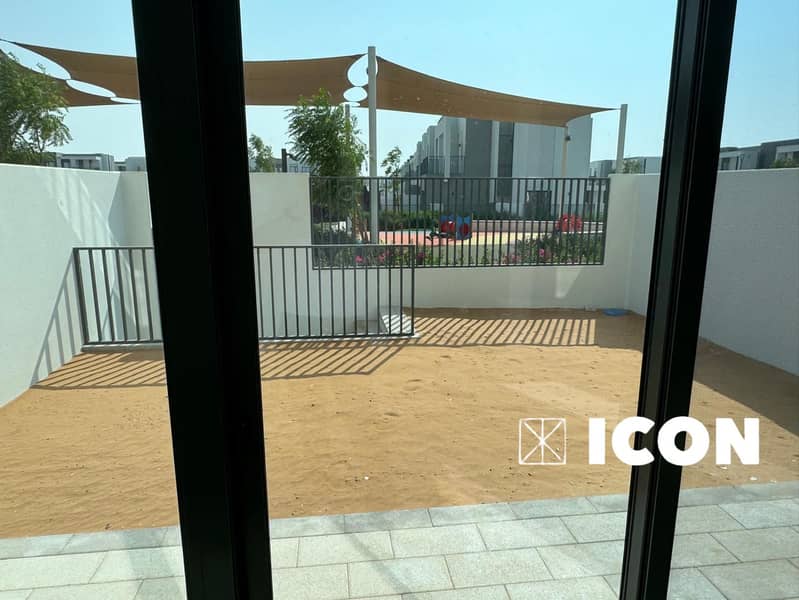 Vacant Now | Close to Pool & Park | Partial Single Row - Image 7