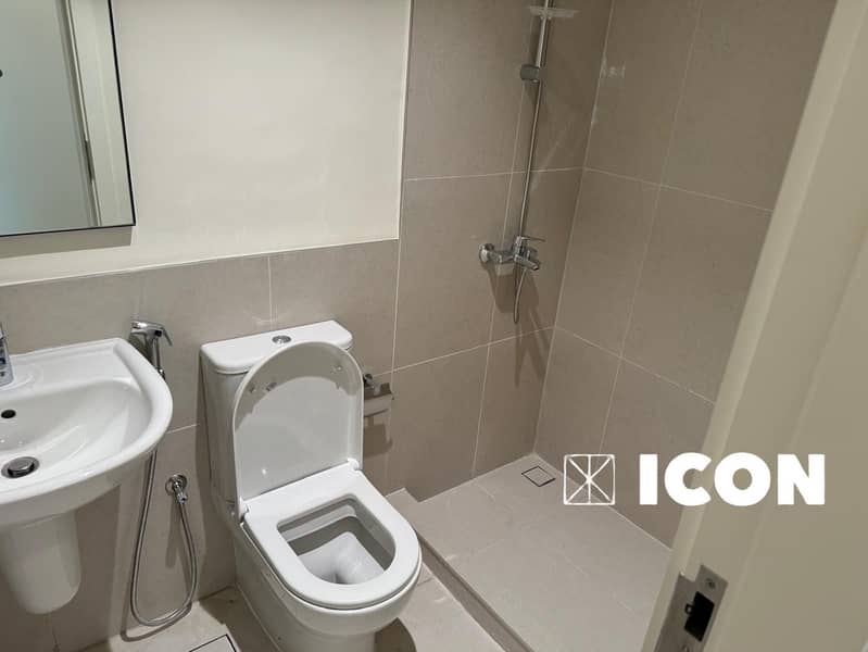 Vacant Now | Close to Pool & Park | Partial Single Row - Image 8