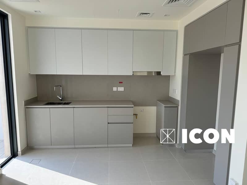 Vacant Now | Close to Pool & Park | Partial Single Row - Image 9