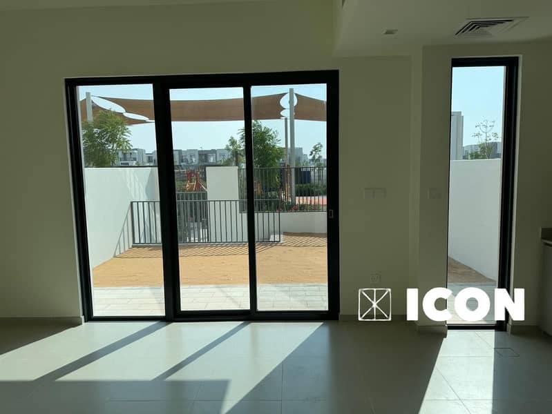 Vacant Now | Close to Pool & Park | Partial Single Row - Image 10