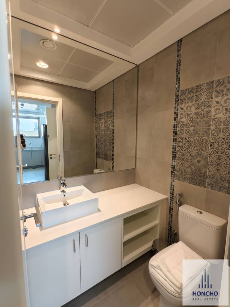 PREMIUM LOCATION | ALL AMENETIES | BIG LAY OUT |ULTRA LUXIRIOUS - Image 11