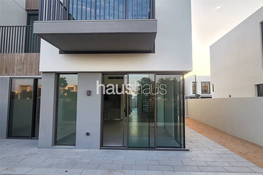 Single Row | Landscaped | Close to Amenities - Image 9