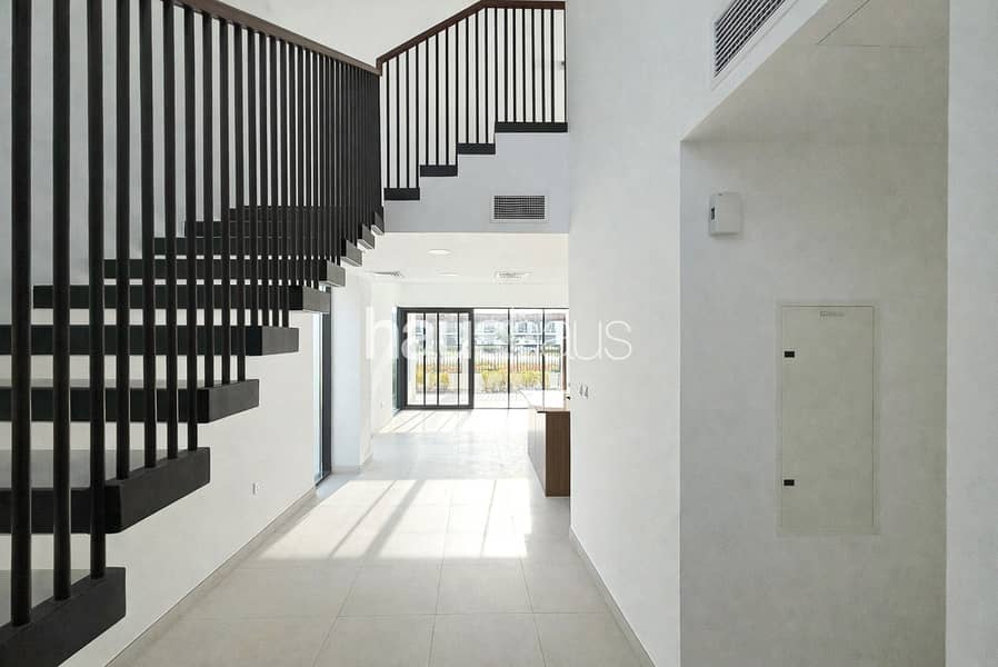 Vacant | Corner Plot | Unfurnished | Huge Garden |