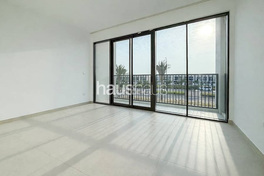 Vacant | Corner Plot | Unfurnished | Huge Garden | - Image 7