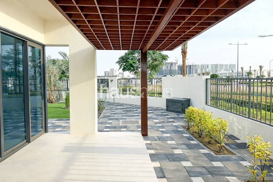 Vacant | Corner Plot | Unfurnished | Huge Garden | - Image 15