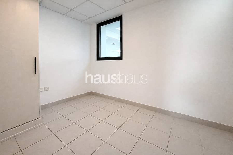 Vacant | Corner Plot | Unfurnished | Huge Garden | - Image 17