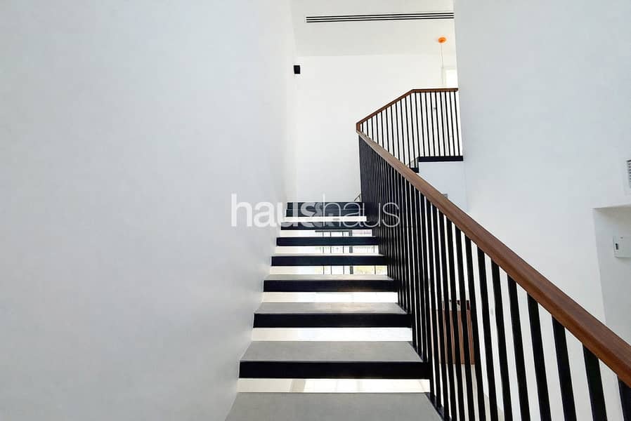 Vacant | Corner Plot | Unfurnished | Huge Garden | - Image 18