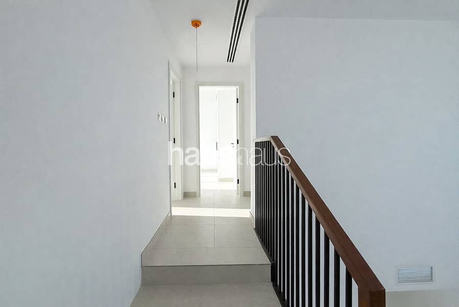 Vacant | Corner Plot | Unfurnished | Huge Garden | - Image 19