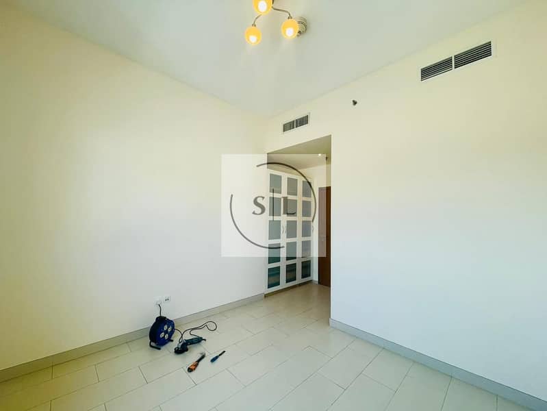 Luxury 1BR | Spacious | Well- Maintained