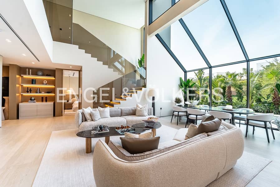 Lake View | Fully Upgraded | Garden Hall