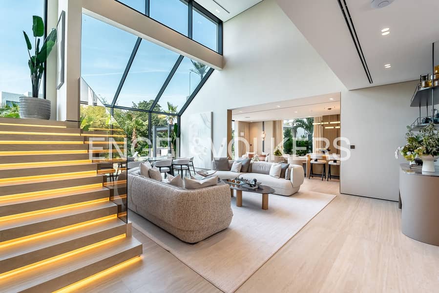 Lake View | Fully Upgraded | Garden Hall