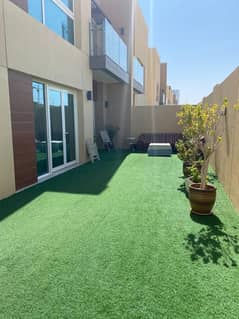 فيلا 3 غرف نوم غير مؤجرة -لانتانا 2 مطلوب 5800000 درهم