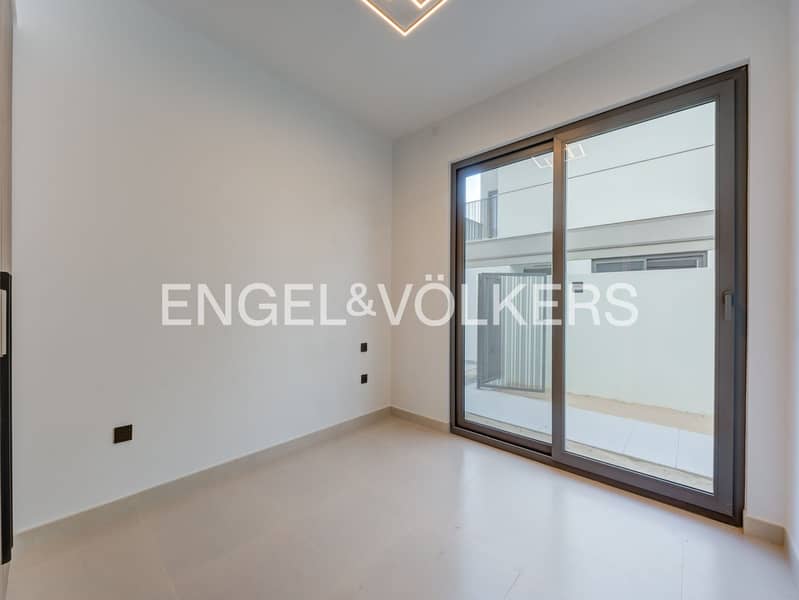 Great Location | Motivated Seller | Corner Unit - Image 10