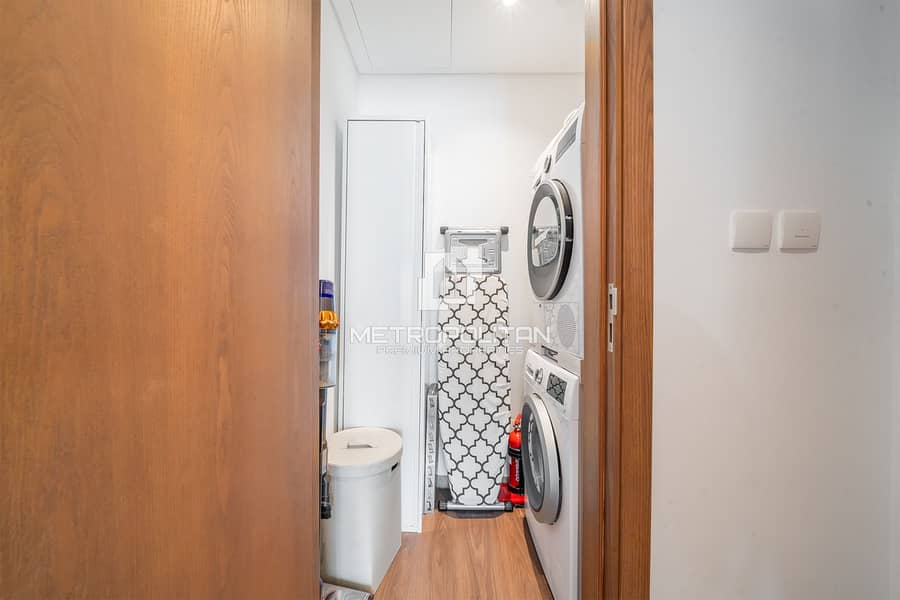 Full Burj Khalifa Skyline View | Urban Elegance - Image 15