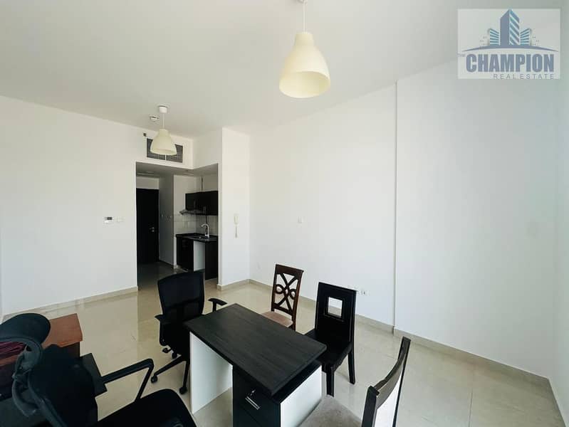 Well-Maintained Studio Apartment with Balcony - Chiller Free