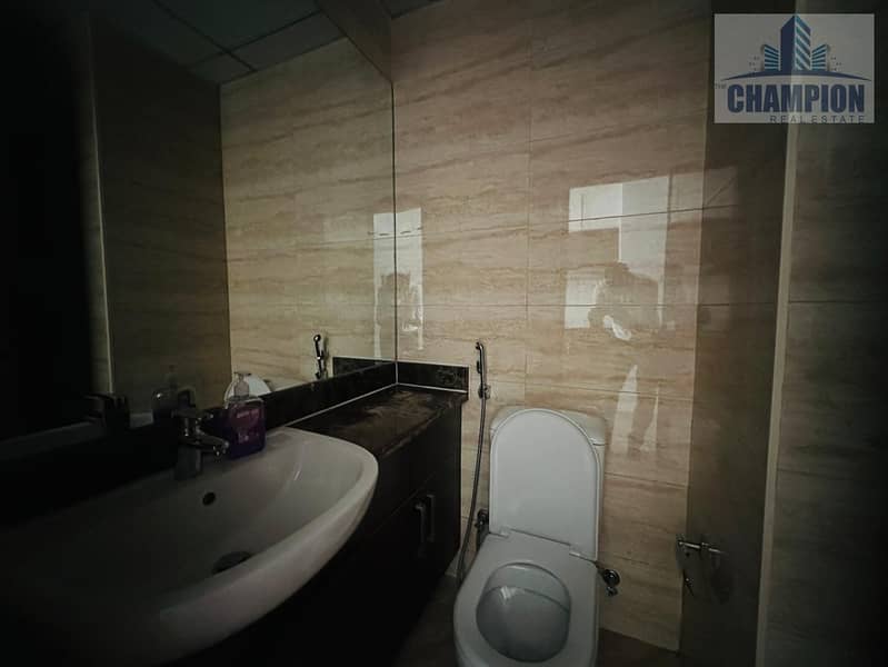 Well-Maintained Studio Apartment with Balcony - Chiller Free