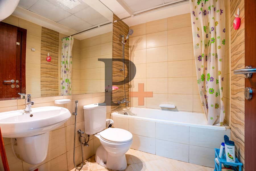 Spacious Unit | Great layout | Investment Opportunity - Image 12