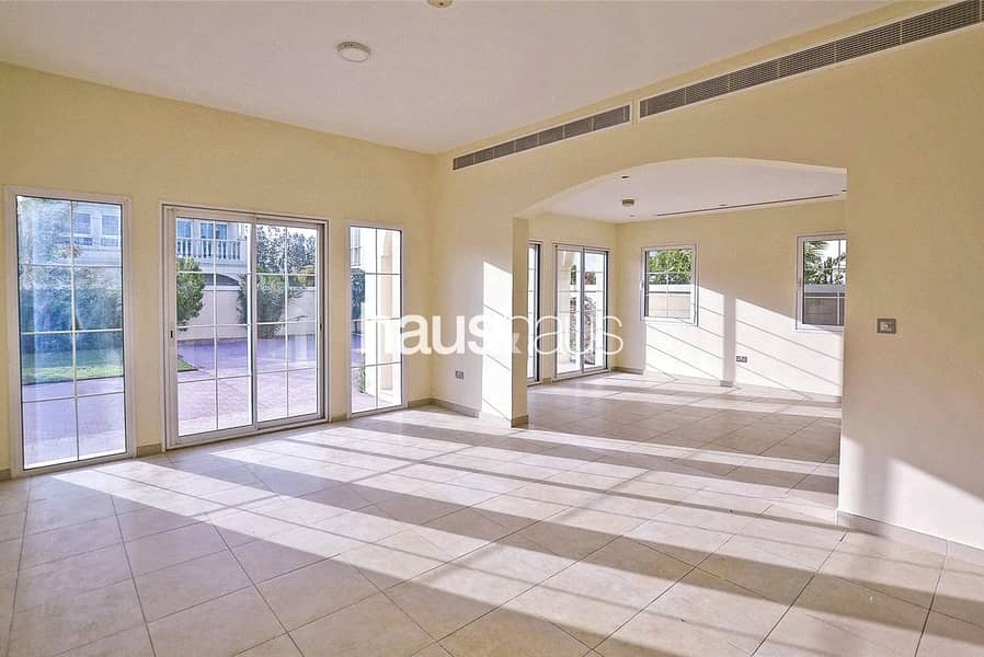 Large Corner Plot | Vacant | Central | District 8