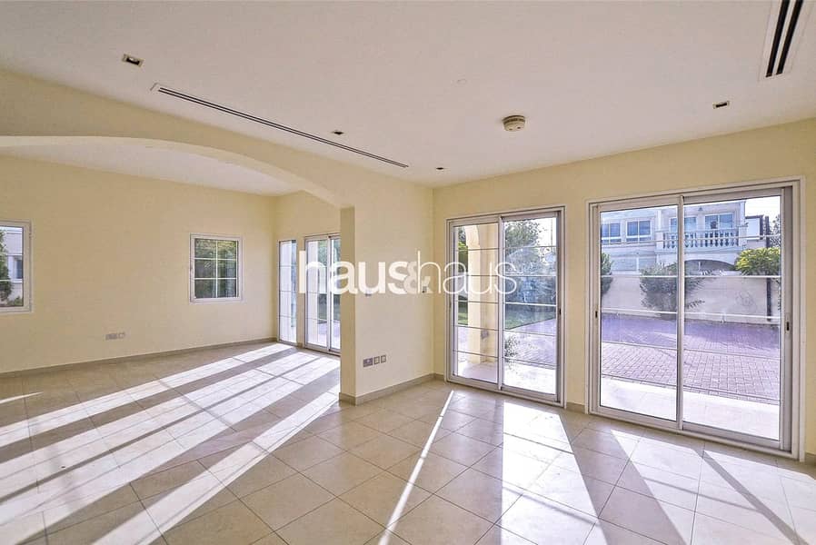 Large Corner Plot | Vacant | Central | District 8