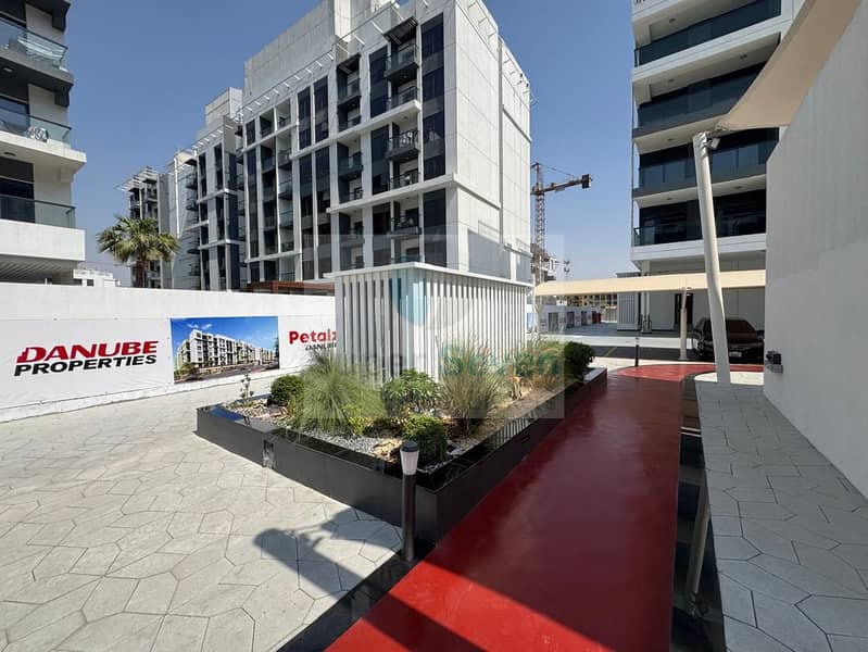 MID FLOOR | INSIDE AMMENTIES VIEW | BRAND NEW UNIT - Image 34