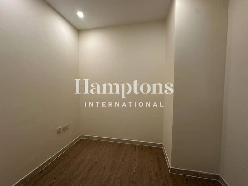 UPGRADED | BRIGHT- SPACIOUS | READY TO MOVE IN - Image 8