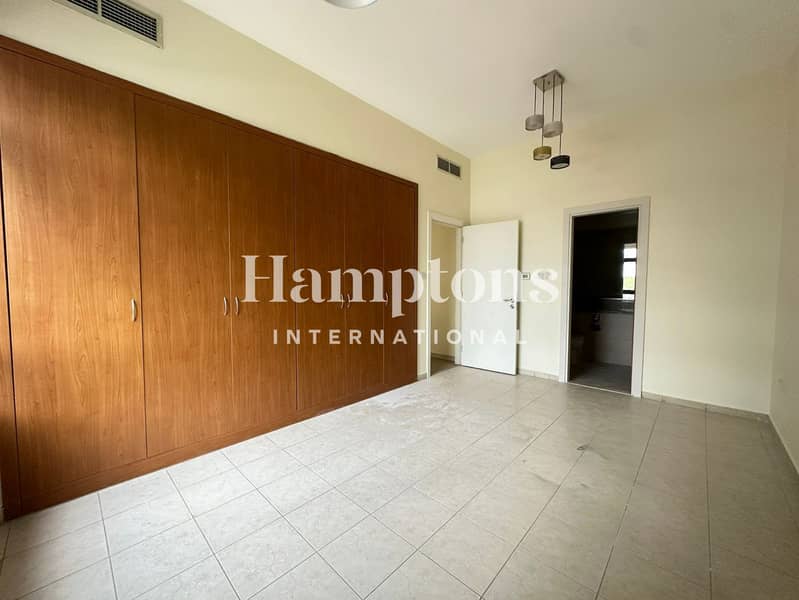 UPGRADED | BRIGHT- SPACIOUS | READY TO MOVE IN - Image 13