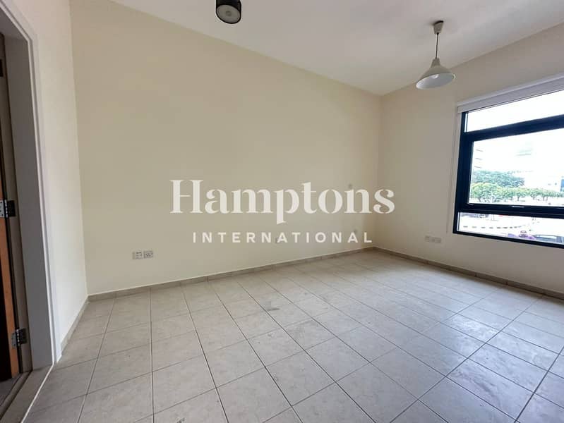 UPGRADED | BRIGHT- SPACIOUS | READY TO MOVE IN - Image 14