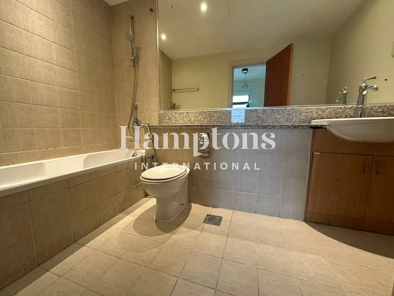 UPGRADED | BRIGHT- SPACIOUS | READY TO MOVE IN - Image 15