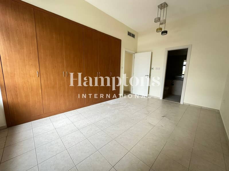 UPGRADED | BRIGHT- SPACIOUS | READY TO MOVE IN - Image 16