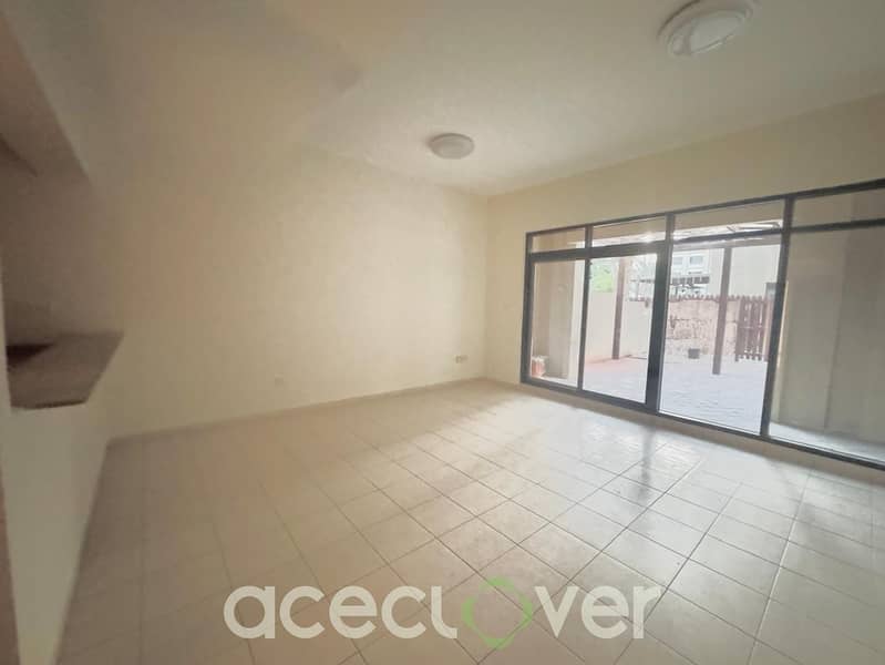 3 BHK with Laundry with Courtyard /Vacant - Image 9